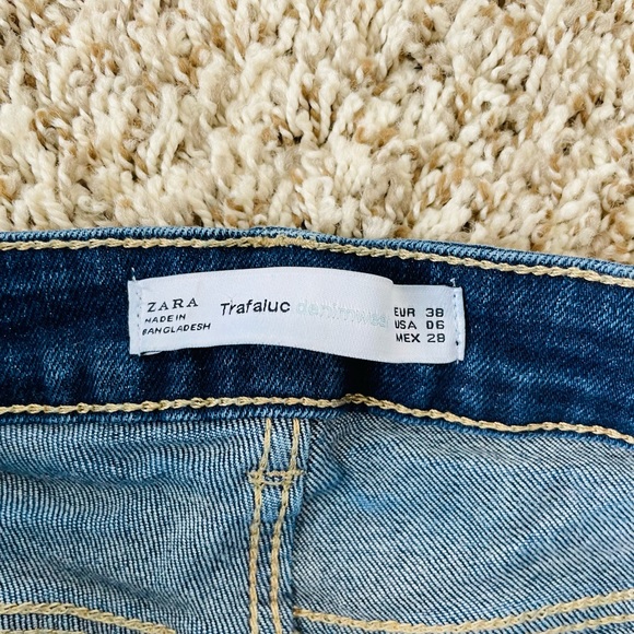 ZARA Trafaluc Dark Wash Denim Roll Hem Shorts - Picture 5 of 8